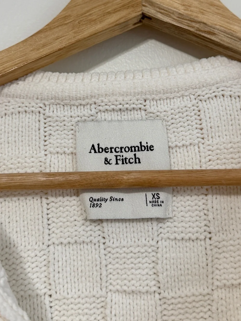 Abercrombie & Fitch Checkerboard Stitch Notch-Neck Sweater Size XS